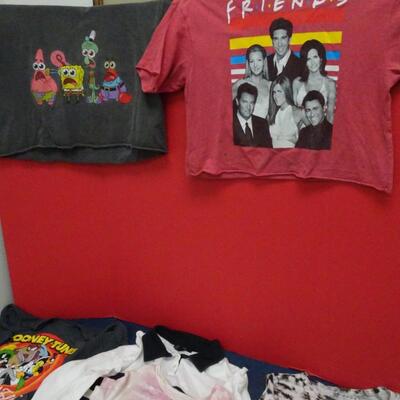 LOT 654. GIRLS SHIRTS