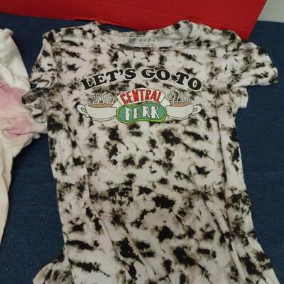 LOT 654. GIRLS SHIRTS