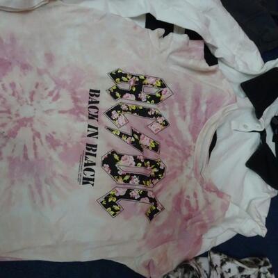 LOT 654. GIRLS SHIRTS