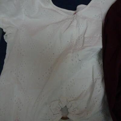 LOT 656. GIRLS SHIRTS