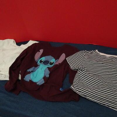 LOT 656. GIRLS SHIRTS