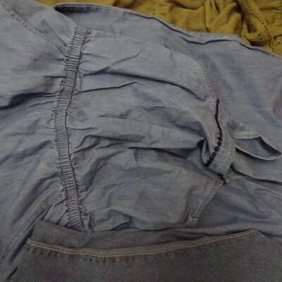 LOT 657. GIRLS CLOTHING