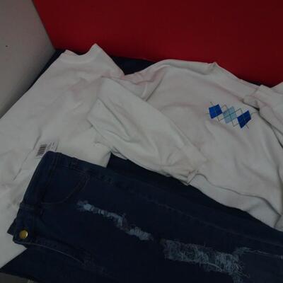 LOT 658. GIRLS CLOTHING AND HARRY POTTER TIE DYE SHIRT KIT