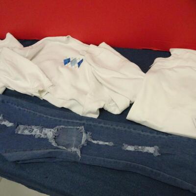 LOT 658. GIRLS CLOTHING AND HARRY POTTER TIE DYE SHIRT KIT