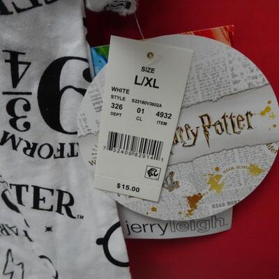 LOT 658. GIRLS CLOTHING AND HARRY POTTER TIE DYE SHIRT KIT