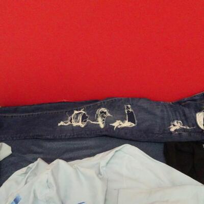 LOT 659. GIRLS CLOTHING