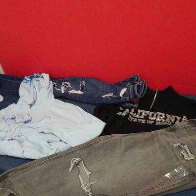 LOT 659. GIRLS CLOTHING