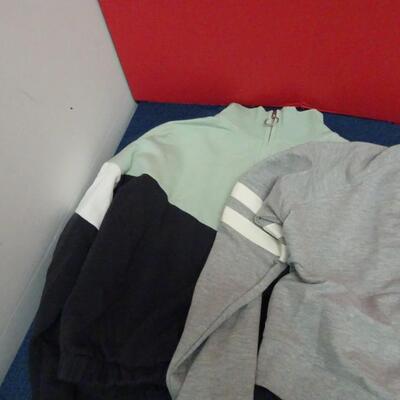 LOT 660. GIRLS CLOTHING