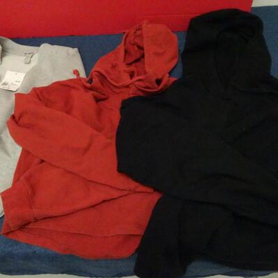 LOT 660. GIRLS CLOTHING