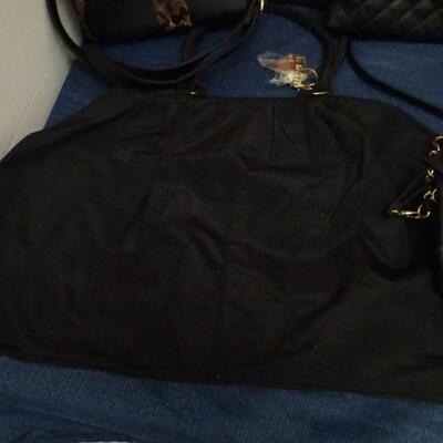 LOT 662. GROUPING OF PURSES