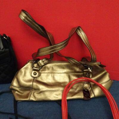 LOT 662. GROUPING OF PURSES