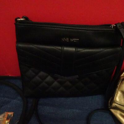 LOT 662. GROUPING OF PURSES