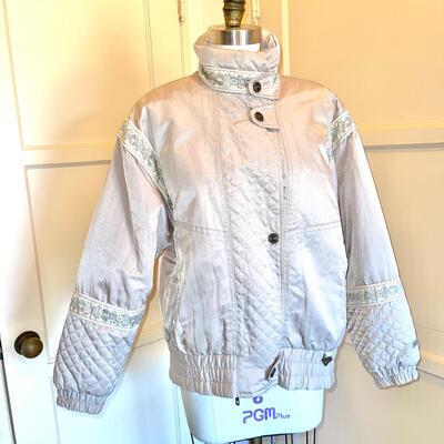 Lot 185 Ladies Skiware Size 10 Vintage Quilted Jacket w/ Elastic Bottom Printed Accent