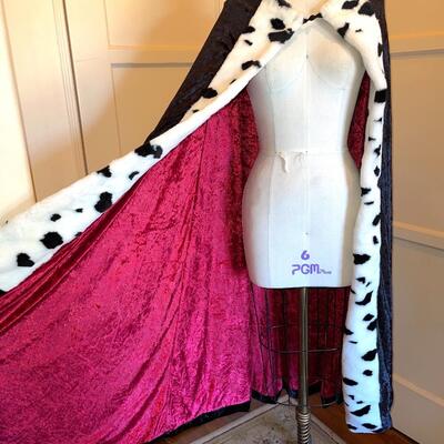 Lot 186 Costume Black Velvet Cape Red Lining Faux Spotted Fur Trim