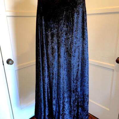 Lot 186 Costume Black Velvet Cape Red Lining Faux Spotted Fur Trim