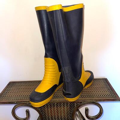 Lot 199 Pair West Marine Extreme Weather Boots Mens Size 6