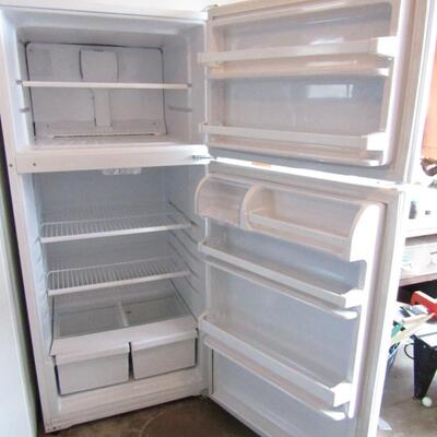 LOT 8  WHIRLPOOL REFRIGERATOR