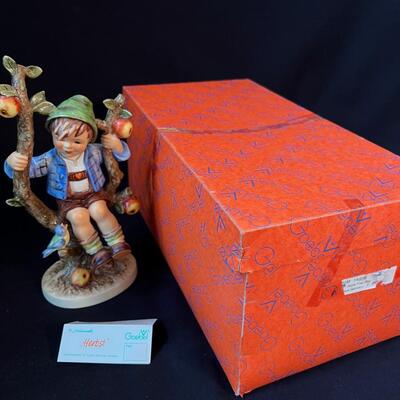Large Hummel Apple Tree Boy 10 1/4" 142V TMK-5 w original box. Pristine!