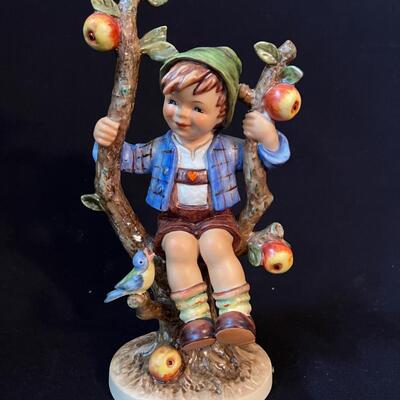 Large Hummel Apple Tree Boy 10 1/4" 142V TMK-5 w original box. Pristine!