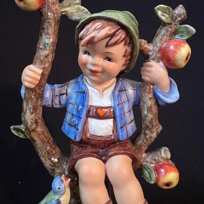 Large Hummel Apple Tree Boy 10 1/4" 142V TMK-5 w original box. Pristine!