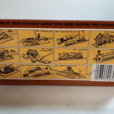 Tyco Conrail train car 6in.