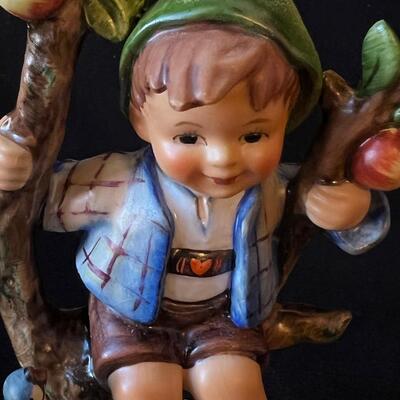 Vintage Hummel #142/I Apple Tree Boy 6" high w original box