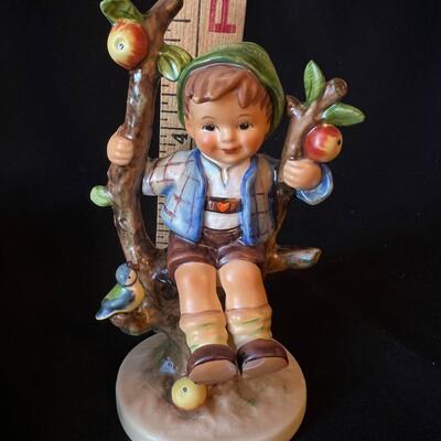 Vintage Hummel #142/I Apple Tree Boy 6" high w original box
