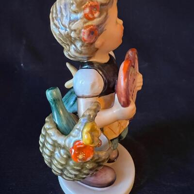 1972 Vintage Hummel Collector's Club exclusive Valentine Girl w original box