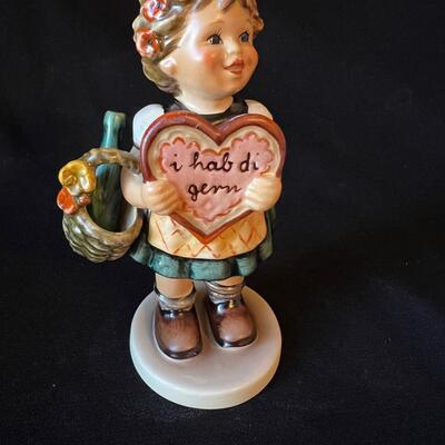 1972 Vintage Hummel Collector's Club exclusive Valentine Girl w original box