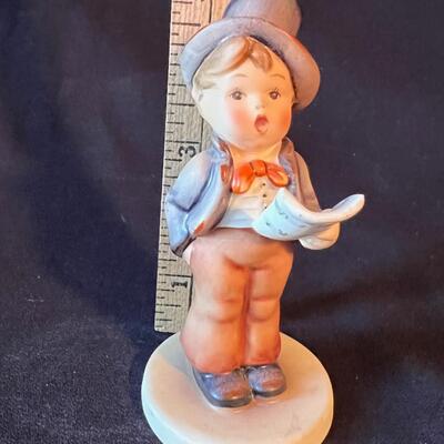 EARLY Vintage Hummel Street Singer #131 Incised Bee Mark