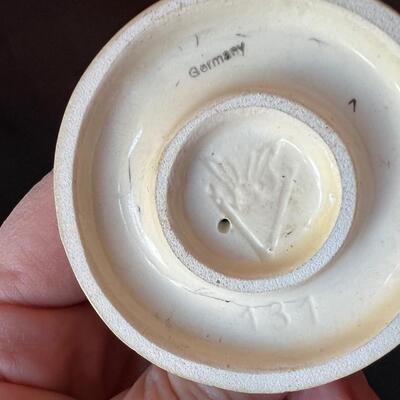 EARLY Vintage Hummel Street Singer #131 Incised Bee Mark