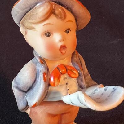 EARLY Vintage Hummel Street Singer #131 Incised Bee Mark