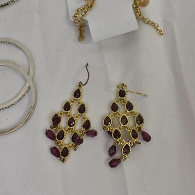 Costume J ewelry: 42 pairs earrings, gold tone, silver tone, rose gold tone