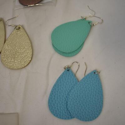 16 Pairs Leather Tear Drop Earrings, various colors: florals & solids