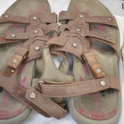 5 Pairs Womens sandals size 11M: Crocs, Vionic, black, brown, grey