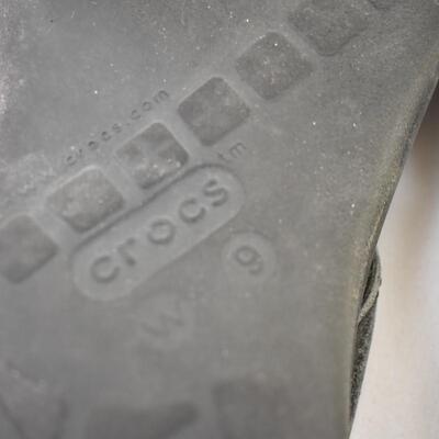 5 Pairs Womens sandals size 11M: Crocs, Vionic, black, brown, grey