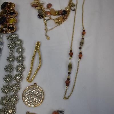 19pc Costume Jewelry: Necklaces, Pendants, & Bracelets