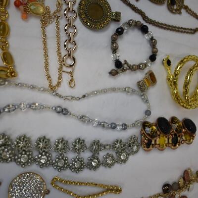19pc Costume Jewelry: Necklaces, Pendants, & Bracelets