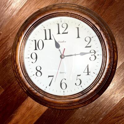 Lot 212 Traditional Wood Framed Round Quartz Wall Clock 17"