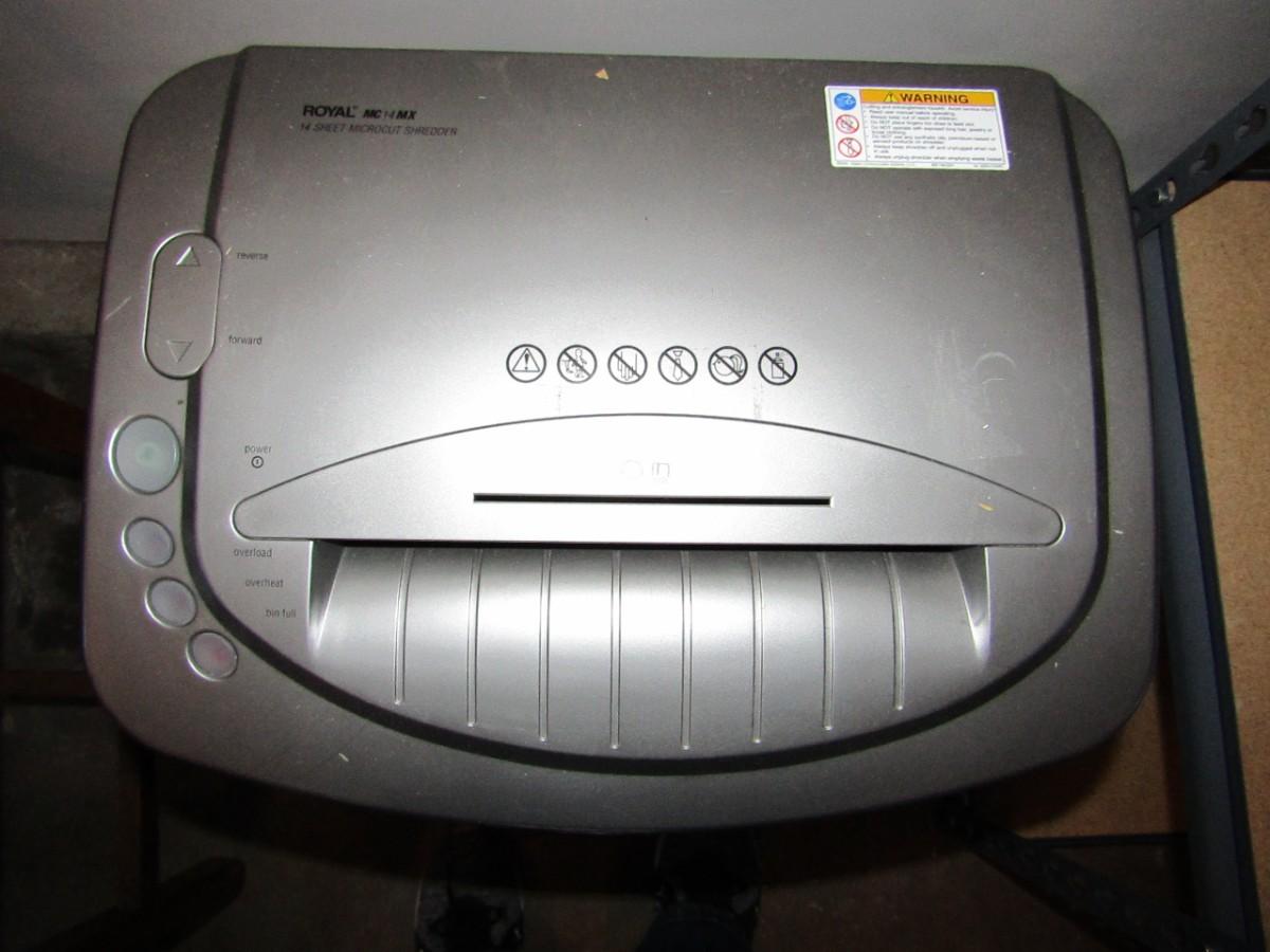Royal 1731061 14-Sheet Microcut Paper Shredder With Casters & Auto Start/Stop, Used