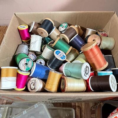 Lot 222 Group Sewing Items Basket Weiss Thread Pins Notions