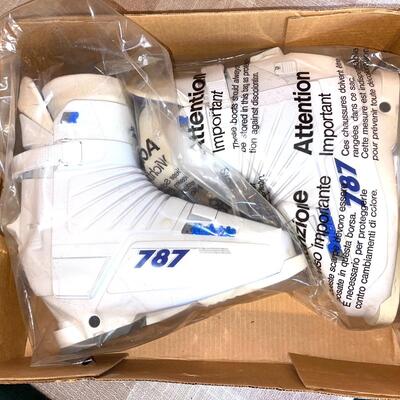 Lot 230 Ski Boot Raichle Made In Italy Gently Used Size 8