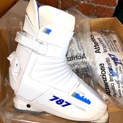 Lot 230 Ski Boot Raichle Made In Italy Gently Used Size 8