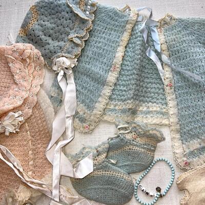 Lot 241 Vintage Knitted Baby Cloths Bonnets Boots 8pcs Good Condition