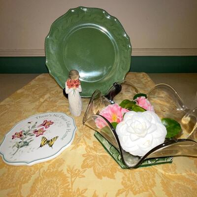 Lot 250 Trivets (2) + Plastic Plate MCM Glass Bowl + 6" Willow Tree Figurine