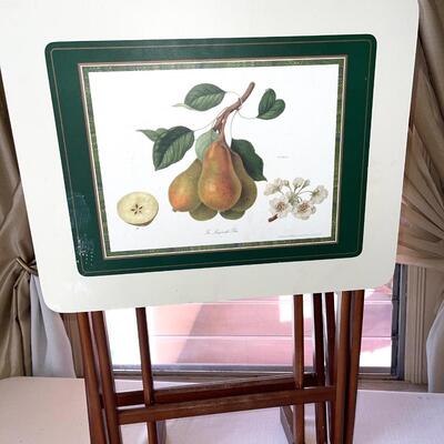 Lot 254 Set 2 TV Trays Peach & Pear Design