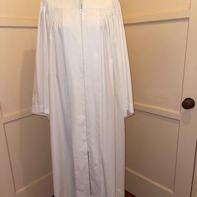 Lot 257 White Robe Choir Graduation Fraternal Organization Size Medium