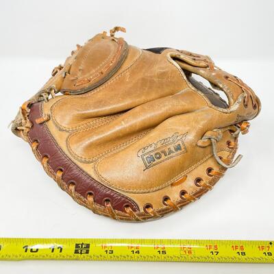 VINTAGE SEARS 1686 COWHIDE CATCHERâ€™S MITT