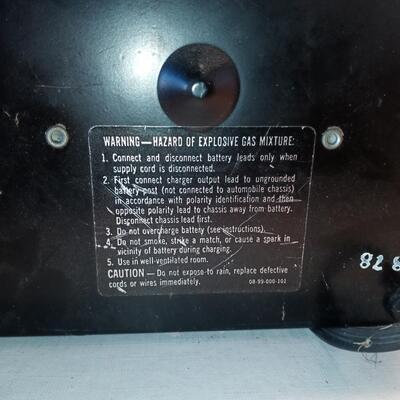 Vintage Schumacher Sure Fire 600 Battery Charger 6 AMP 6/12 volt