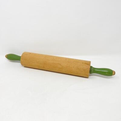 VINTAGE WOOD ROLLING PIN W/ GREEN HANDLES